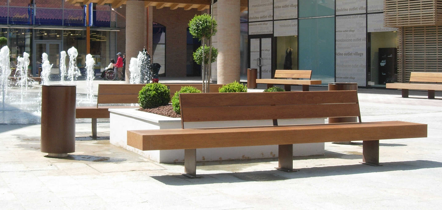 MOBILIARIO URBANO